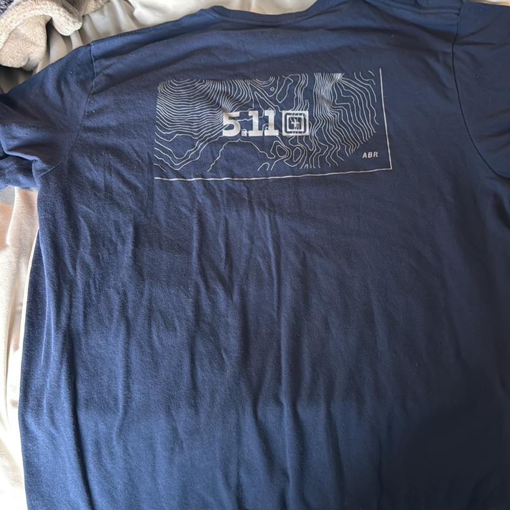 5.11 Tactical shirt.. shirt is basically brand new but has hole in side - Picture 3 of 5